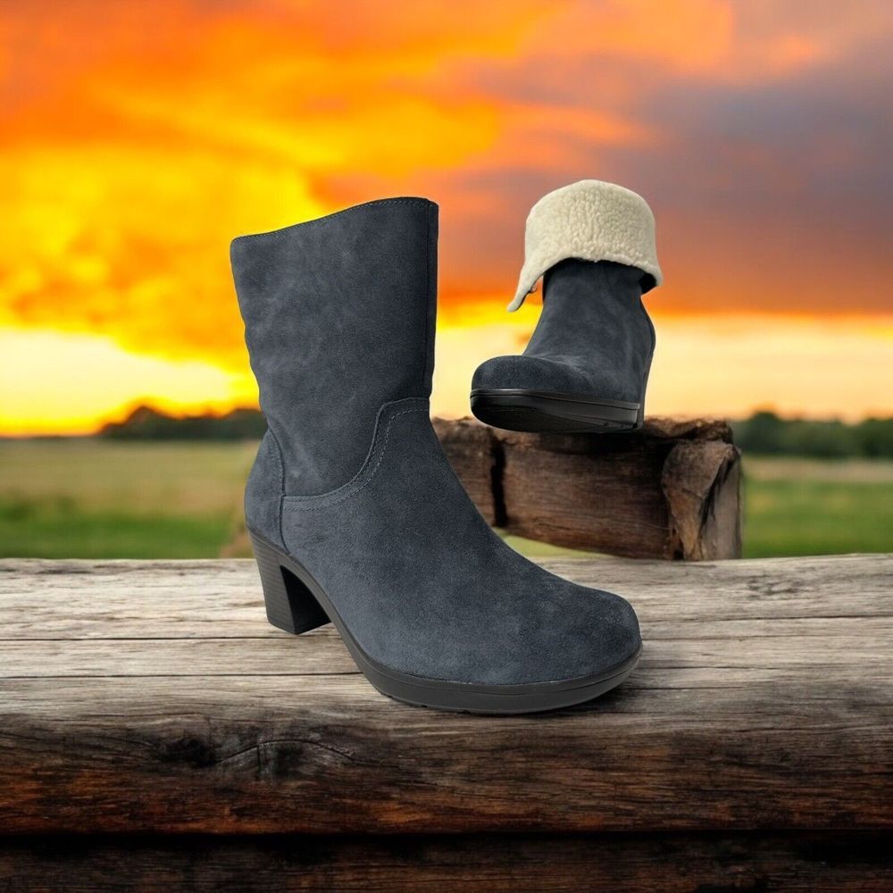 Clarks Bendable Ankle Booties Women's 8.5 M Navy Blue Suede Faux Fur